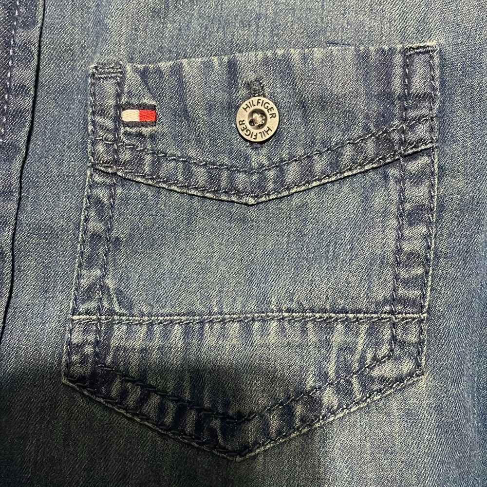Tommy Hilfiger - Picture 2 of 6